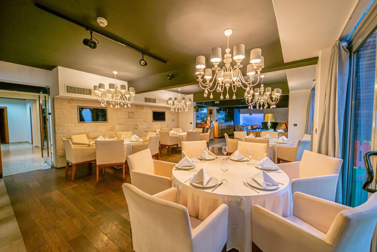 Aleksandar Rafailovici Hotel 4*