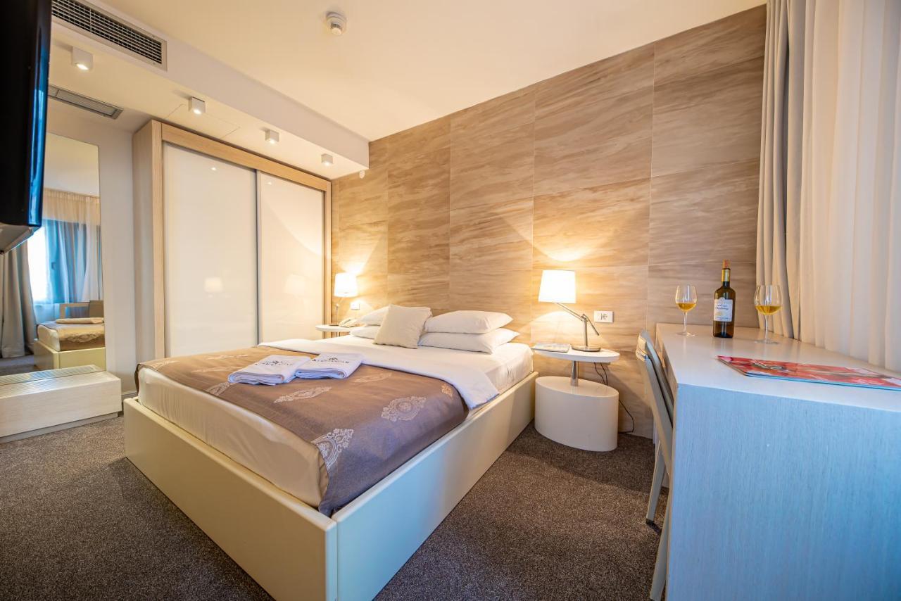 Aleksandar Rafailovici Hotel
