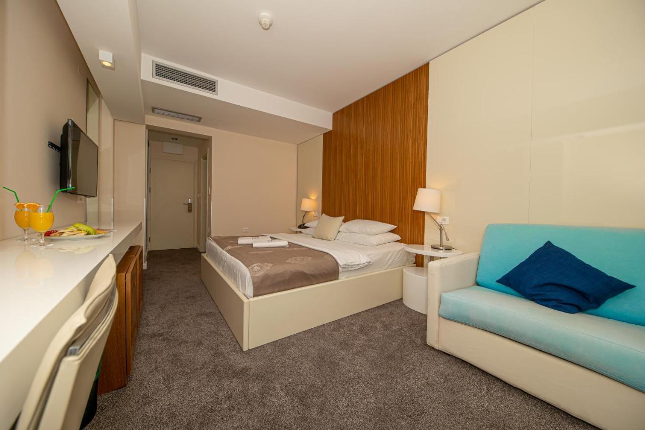 Aleksandar Rafailovici Hotel Budva